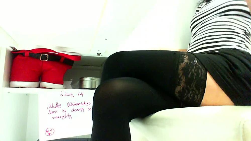 MASTURBATE AT WORK ,DAY 14 : Quick Public Orgasm CROSSING LEGS
