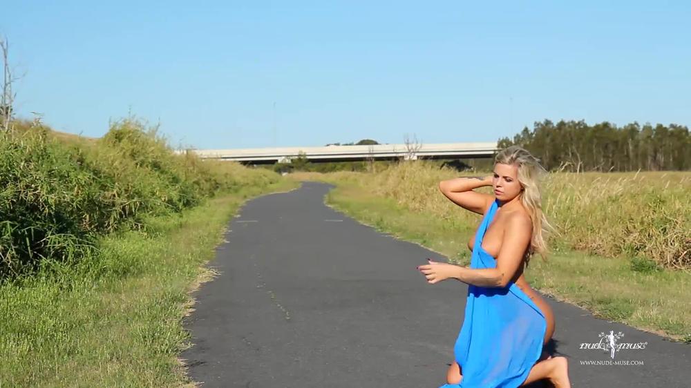 2013-11-12 [Nude-Muse] Nude Road