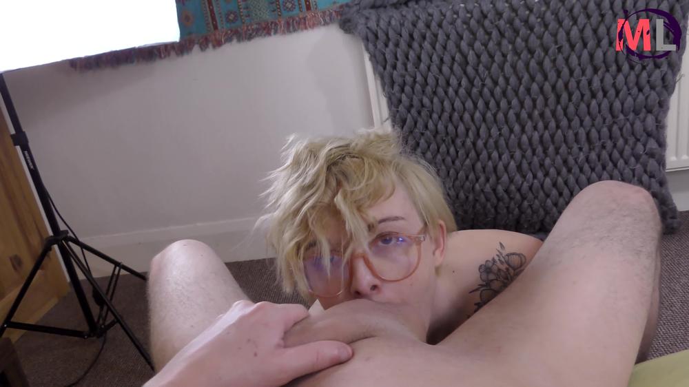 CUTE GF sucks and rides her way to DRIBBLING CREAMPIE