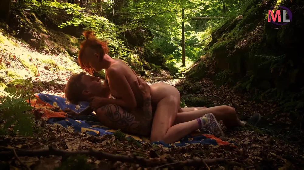 PASSIONATE Outdoor fucking on a hiking trip