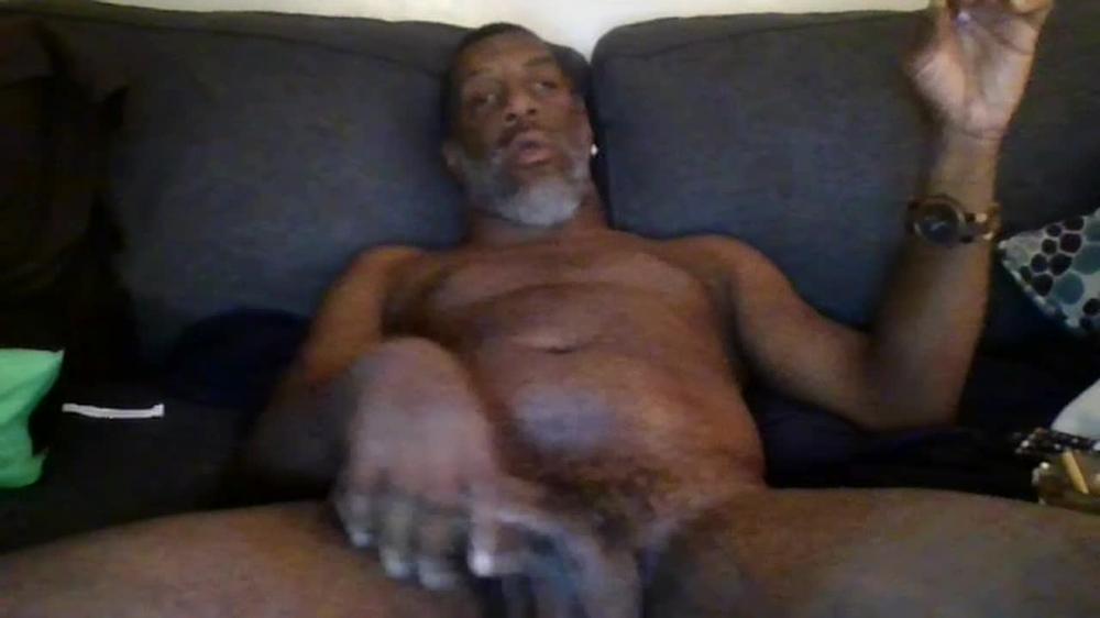 Bcmxxx_Jerking-Off-Smoking-Weed