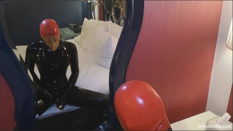 Breathplay Mask Masturbation In Full Latex  01.09.2020