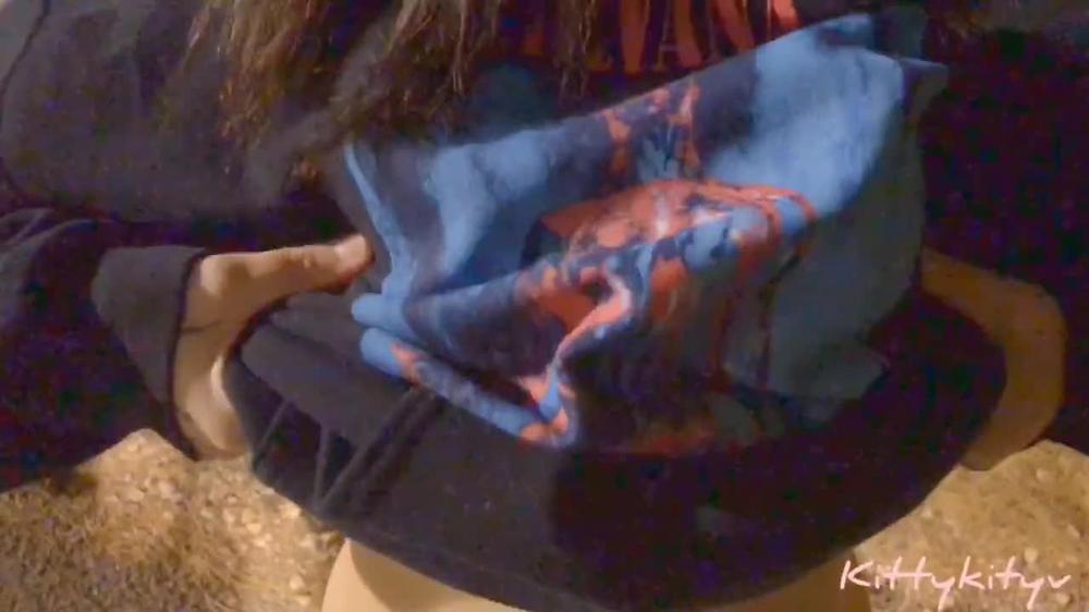 Teen milf shows perfect tits at soccer game (short video)