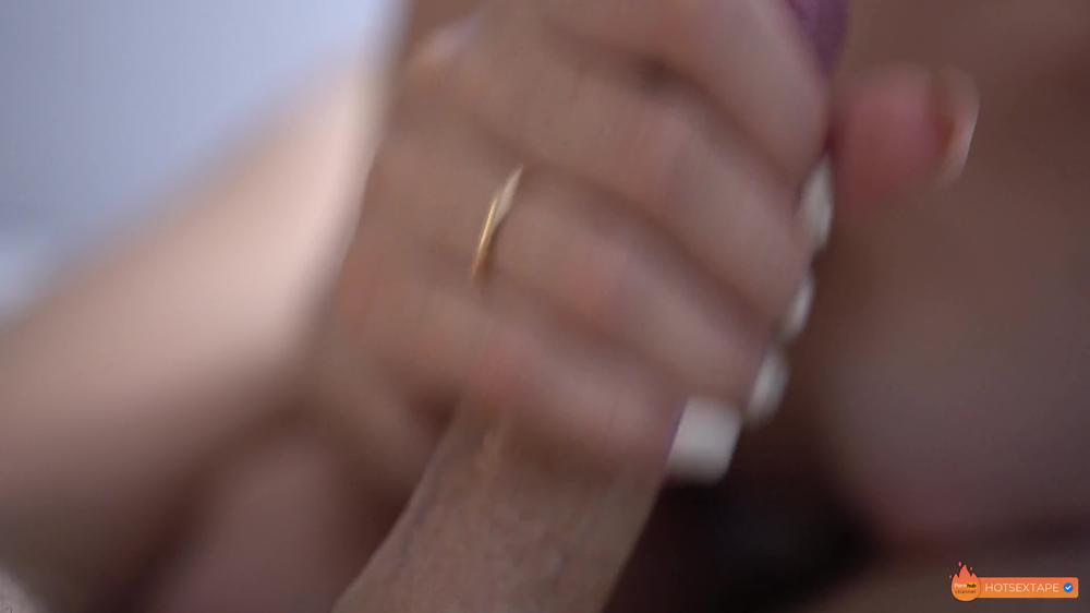 Sultry Brunette Girl Could Not Resist and Sucked