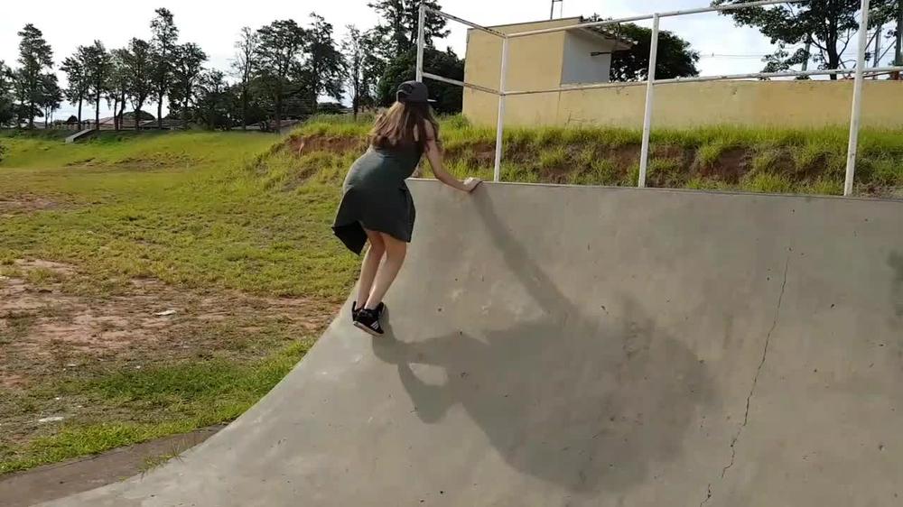 Sex vibrator in public skate park