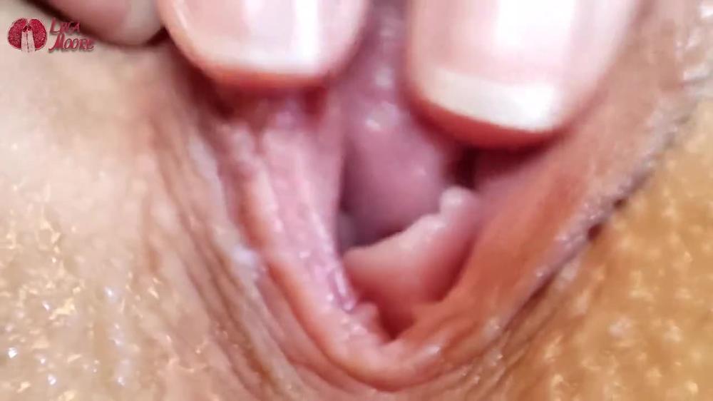 Extreme Pussy Close Up. Vaginal dilator