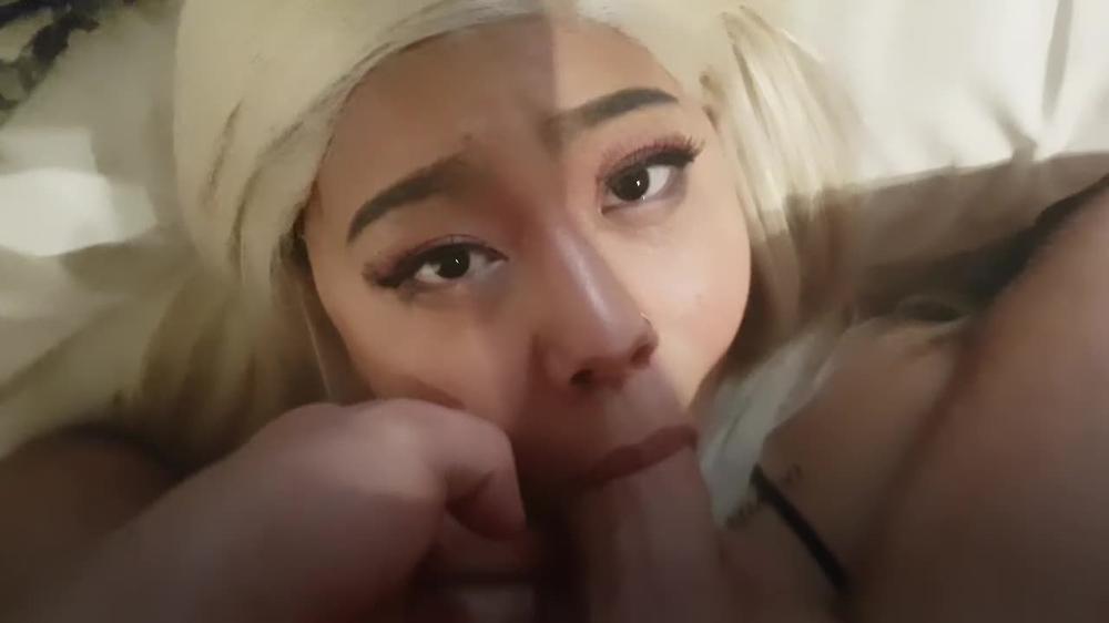 Getting my Slutty Girlfriend to Suck
