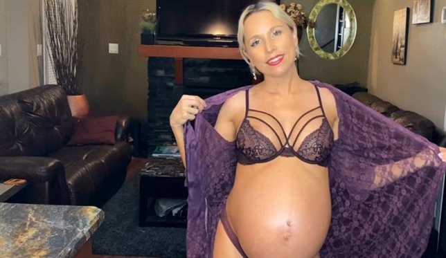 Grace Squirts - Lingerie For My Boss While Pregnant