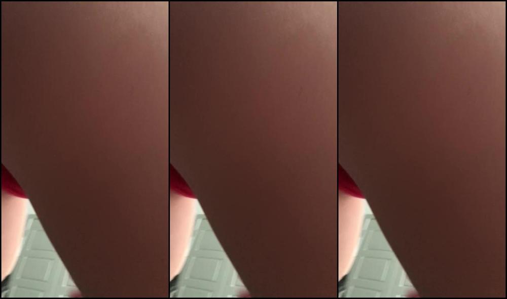 Petite Asian teen in lingerie twerking