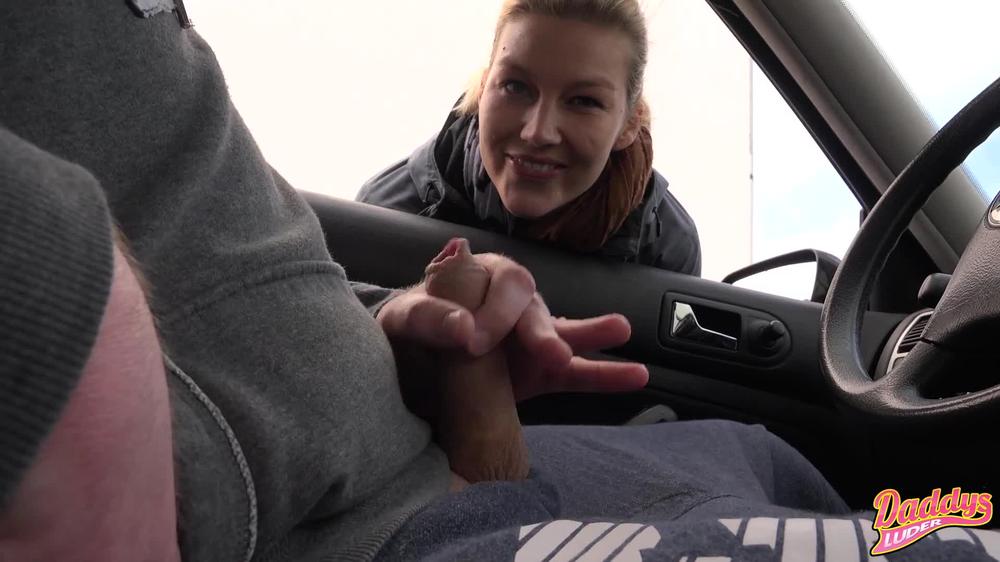 Wie geil ist das denn??? Parkplatzwichser zugeschaut