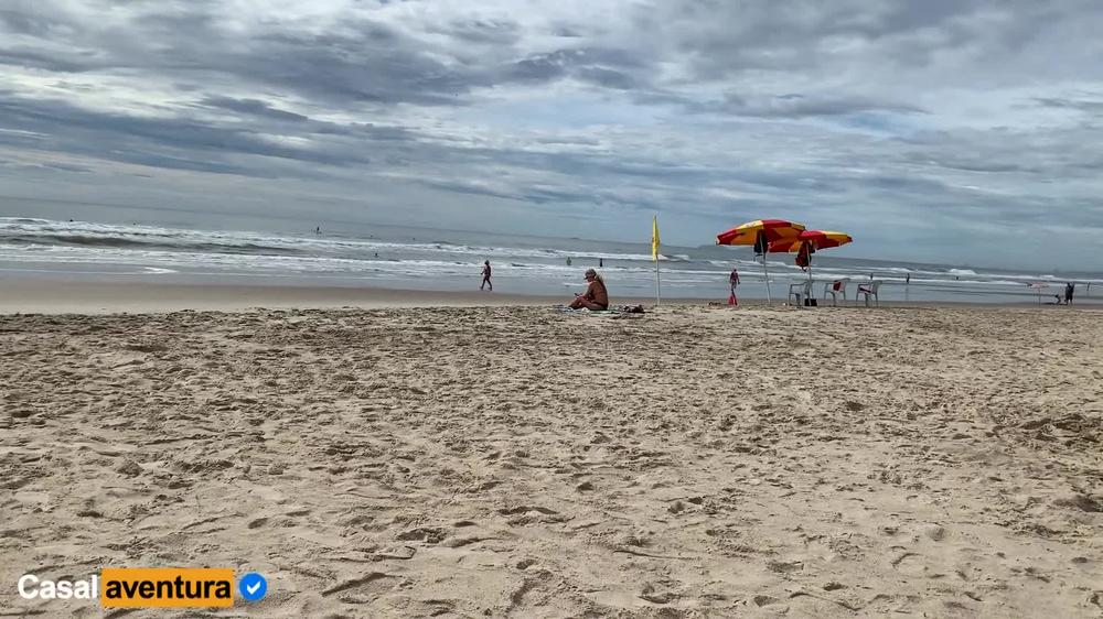 Very high handjob risk on crowded beach - Real Amateur