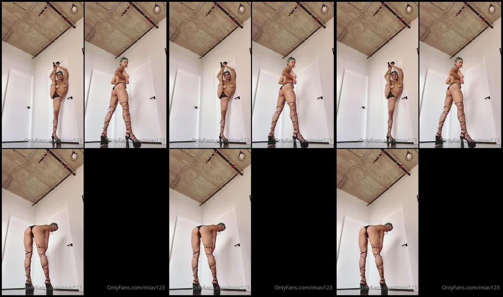 Miav123 10 03 2021 2051475776 Stretch And Heels I L Making It Into A Thing