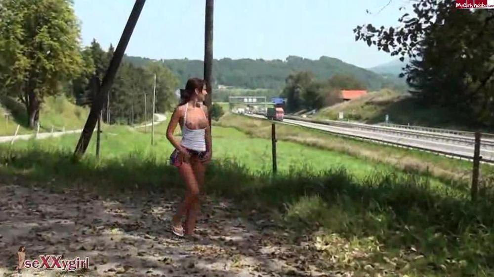 Sexxygirl - Tittenblitz + Blowjob An Der Autobahn A8