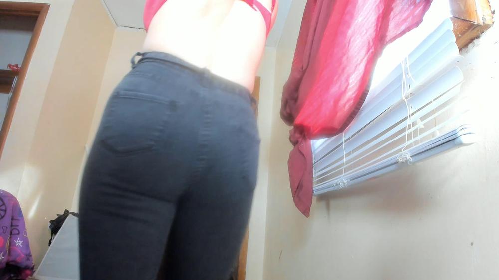 Lishalynn01 - Tryin On Three Pairs Of Jeans