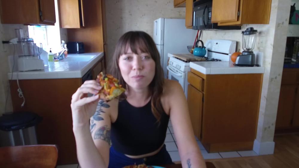 Alex_Bishop_Cooking_And_Eating_Pizza_With_Alex