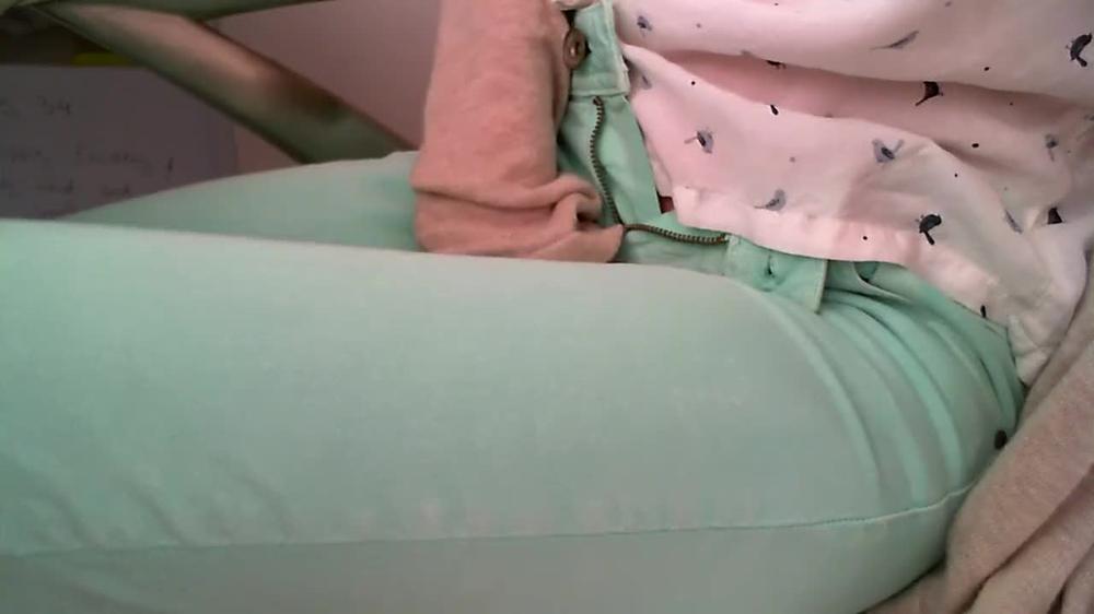 Masturbate at work:Day 34: Orgasm trought my pants