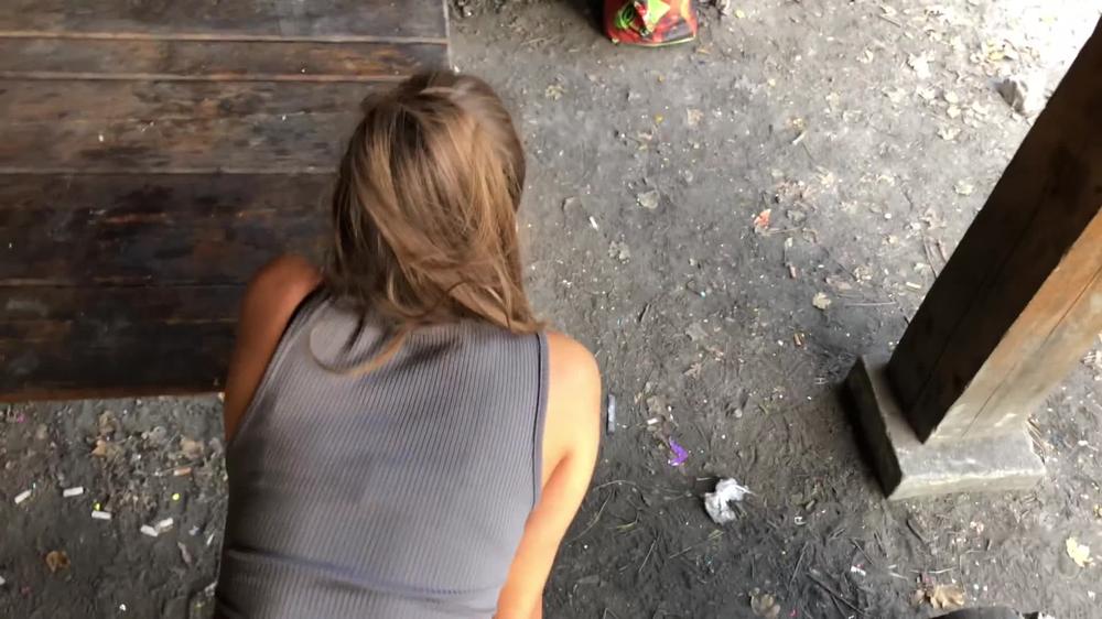 Risky outdoor nature sex at park with hot 19 years old chick