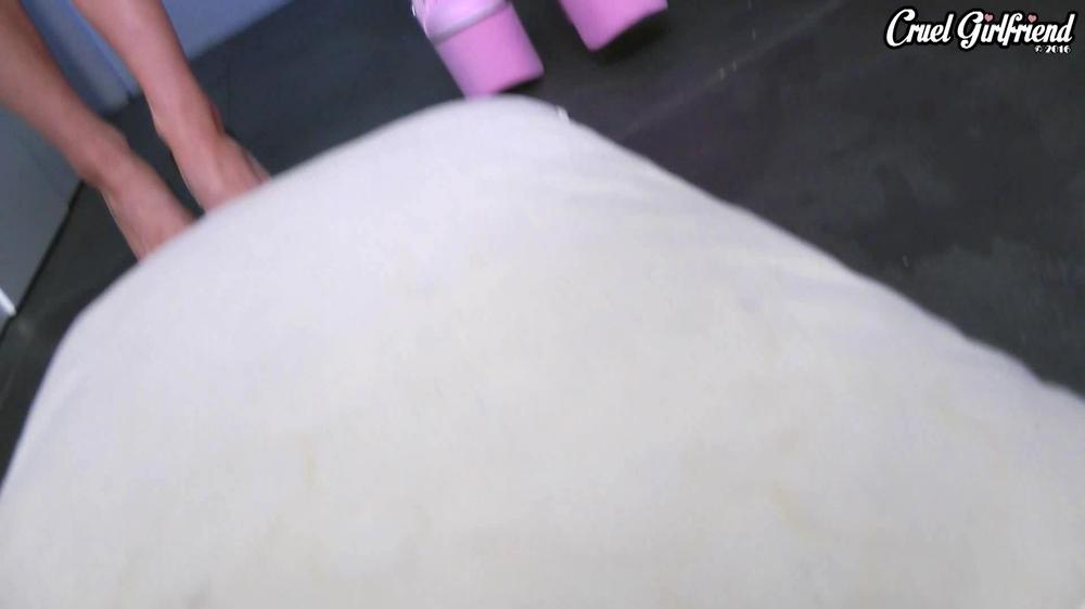 Divaivycg546Hd - Pillowhump And Spat On