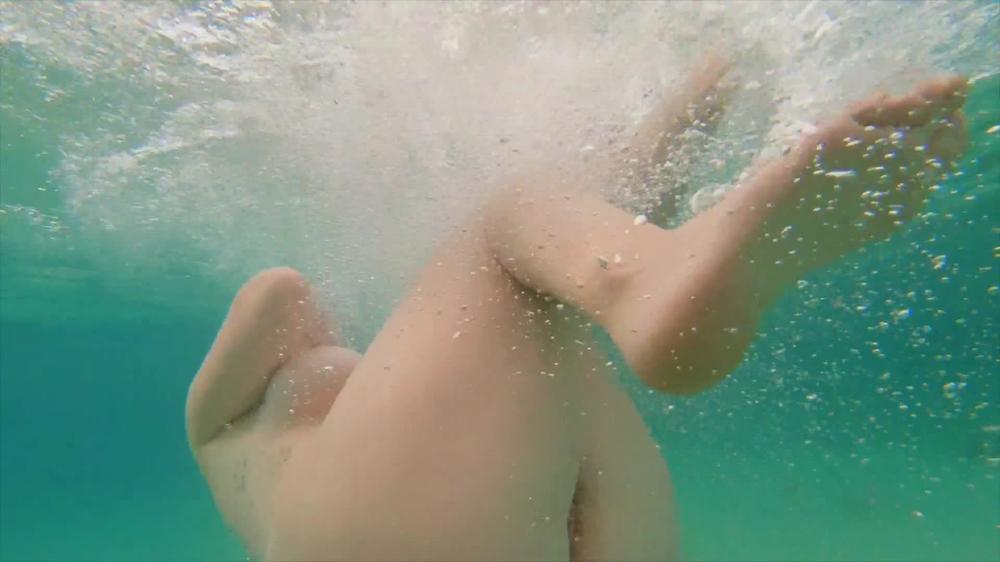 Curvy Pale Big Natural Tits Ginger Redhead Teen Swimming Naked & Pee in Sea