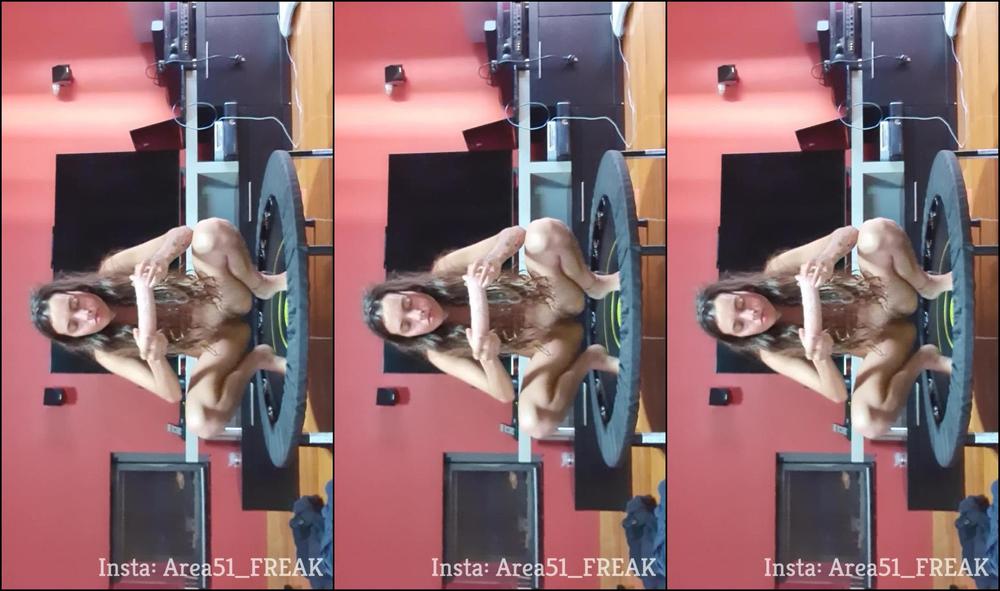 Trampolin VS Alien PUSSY :)