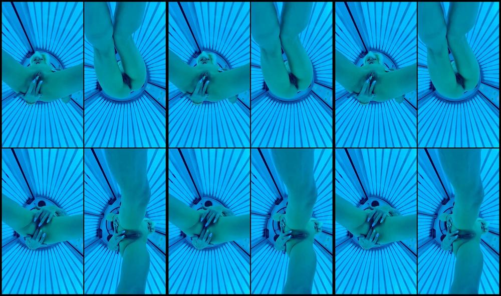 Aprilpaisleyofficial 22 11 2019 91052985 Mini Clip Of Me Playing With My Arse And Pussy Whist In The Standing Sun Bed