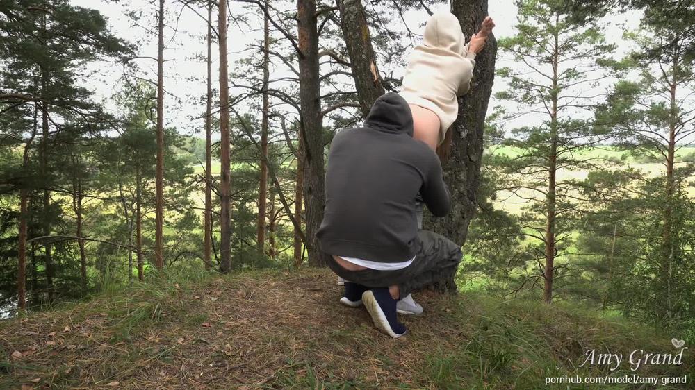 ATHLETIC GIRL SUCKED IN THE FOREST AND GET FUCKED