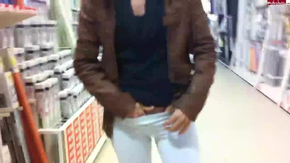 Sweet--Anna - Cameltoe...Mit Meiner Weißen Leggins Im Baumarkt