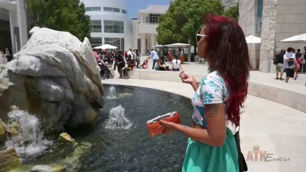 Amateur Young Exotic Skin Diamond Takes Us To The Museum