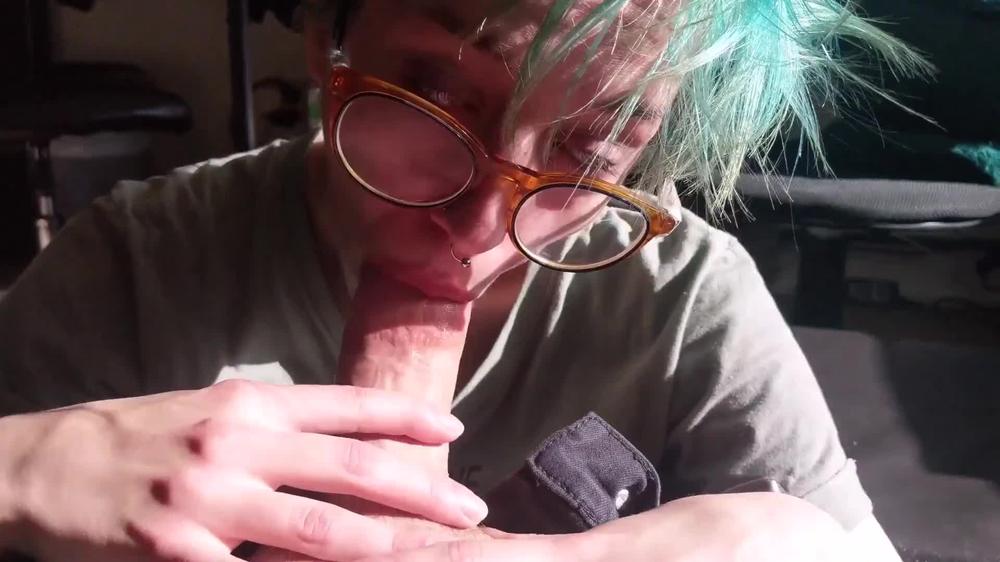 My friend finished me off with an unexpected blowjob (POV+Close Up)