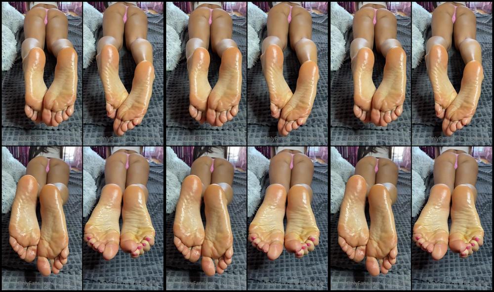 Froggeefeetvip 30 03 2021 2068627378 Watch Me While I M Spreading My Toes Scrunching My Soles All Oiled