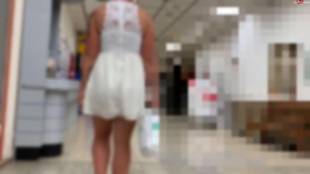 Public Im Kaufladen - Windelpiss Und Anprobe - Wischmob Einfuehrung Extrem Pervers