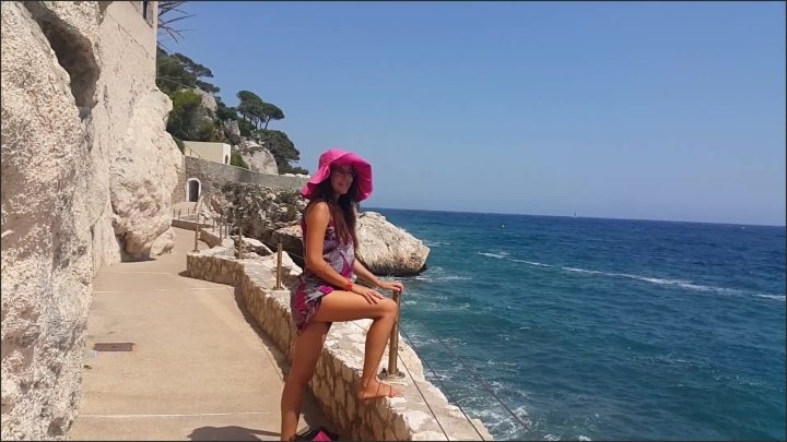 No Panties In Public On Turistic Trail