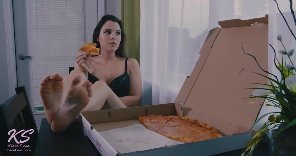 Kiara Skye Eating Pizza With My Feet In Your Face Manyvids