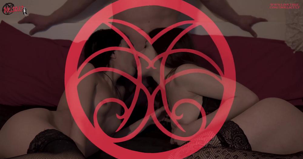 Two sexy teenie vampires in the hottest threesome ever!