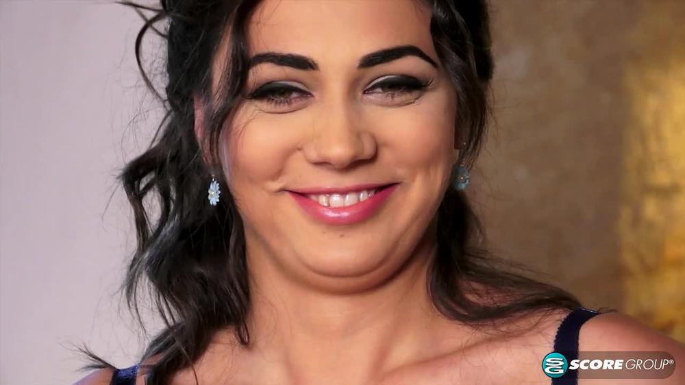 2015-09-11 - Alexya - How Stacked Am I