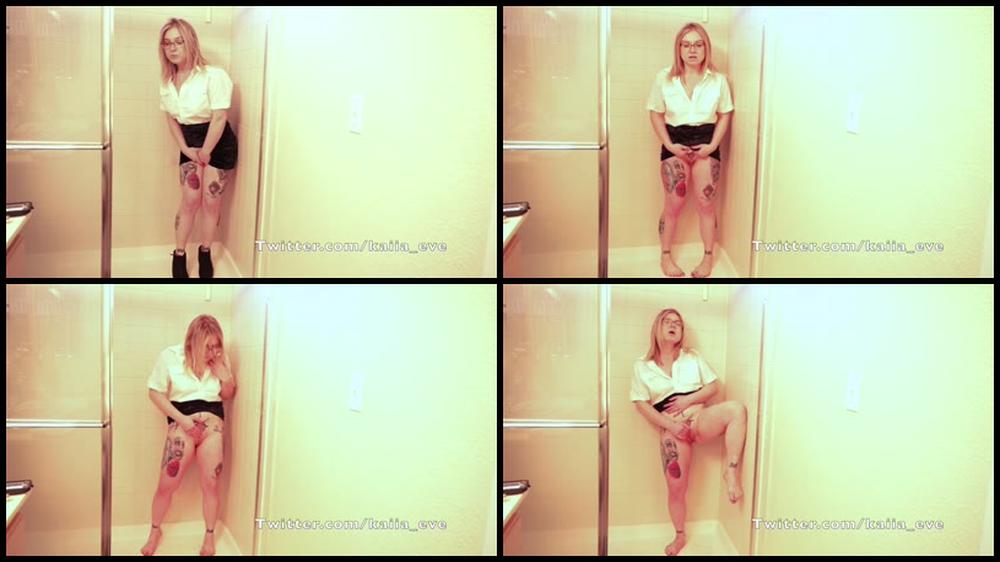 Kaiia Eve   Pissing The Floor   Piss Masturbation