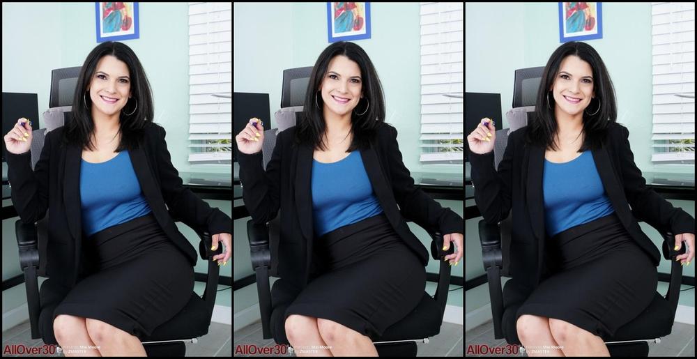 Mio Moore - Mature Pleasure