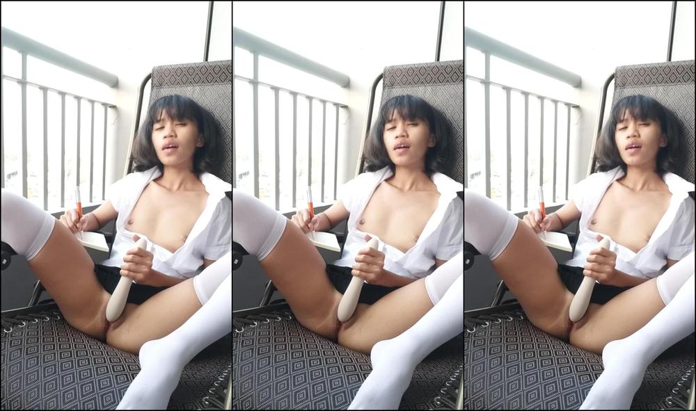 Creamberryfairy_-_Doing_Homework_No_Panty_Ignoring_-_Manyvids