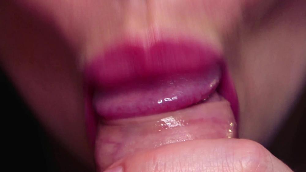 Hot bitch with a beautiful figure and lovely eyes makes a slobbery blowjob close up 4K 60FPS