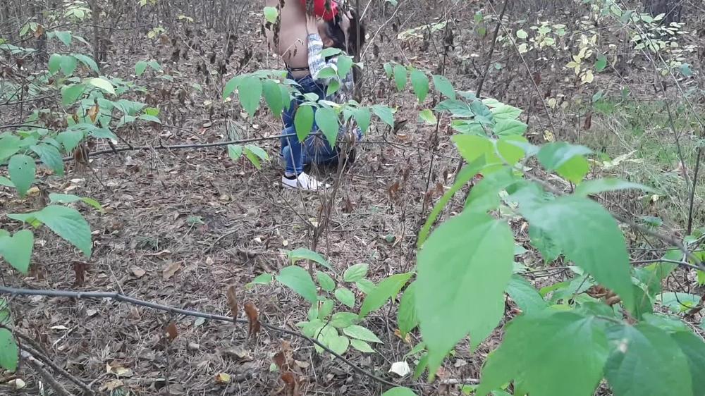 Случайно На Скрытую Камеру Сняла, Как В Лесу Ссыт Одна Девушка И Как Вторая Девушка Делает Ей Куни - 1080P