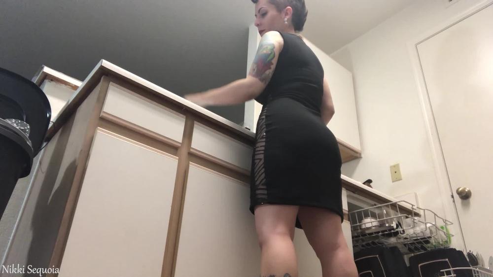 Nikki Sequoia Cleaning Kitchen In Full Glam