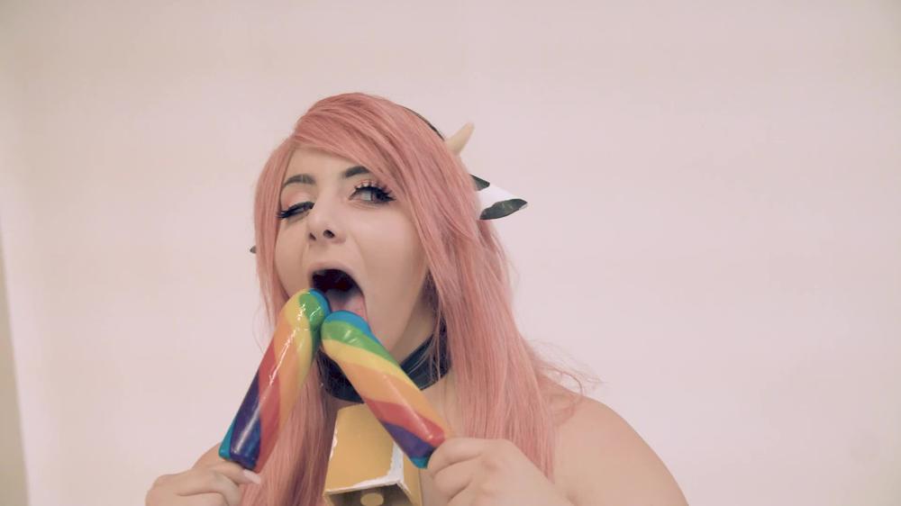 Mariahmallad Moomoo Milk Studio Video