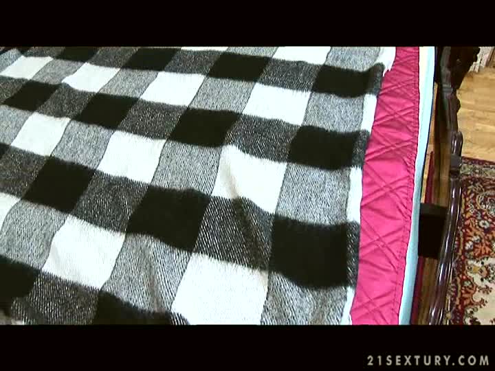 V16099