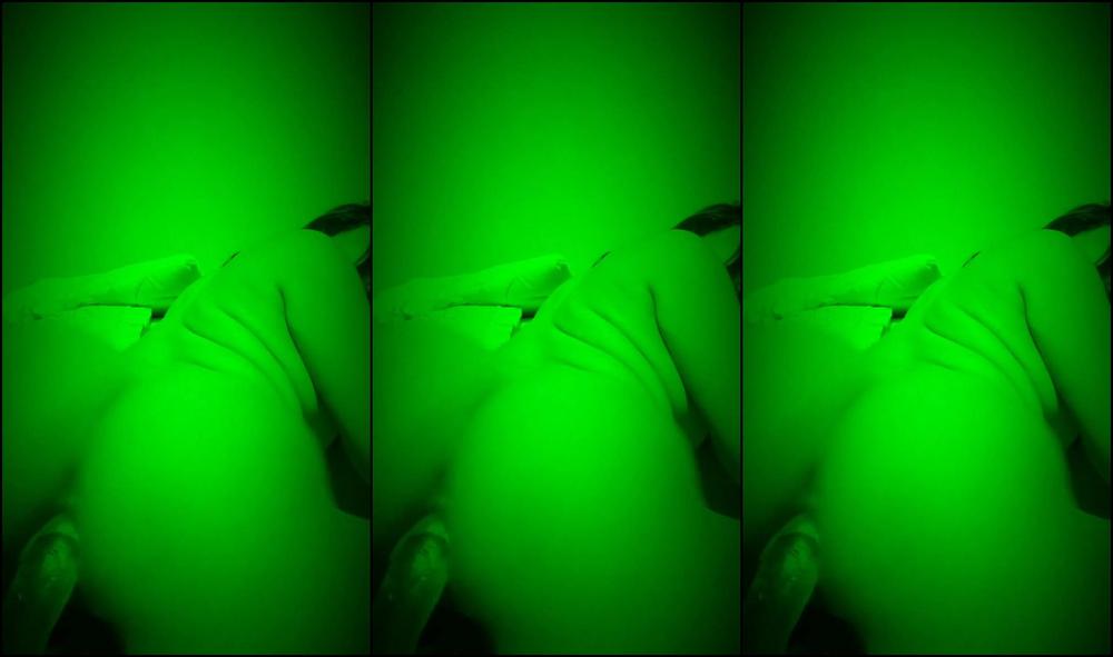 My buttocks look big, fuck me hard baby. Slow motion video. My bed is heard a lot lol