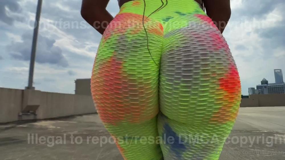 Thetayjean 2020 599938392 Out Walking Sexy Legging