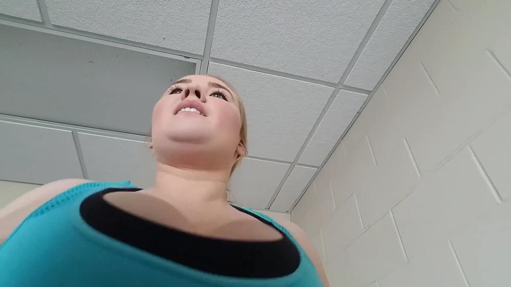 Amateur Gym Slut Bouncing and Flashing on Treadmill