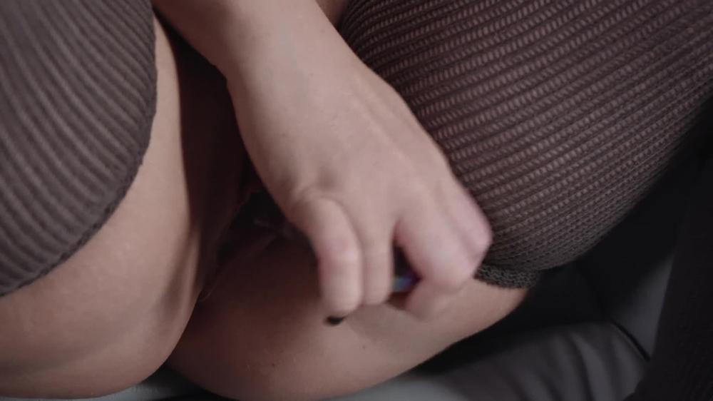 curvy girlfriend strips and squirts while youre at work
