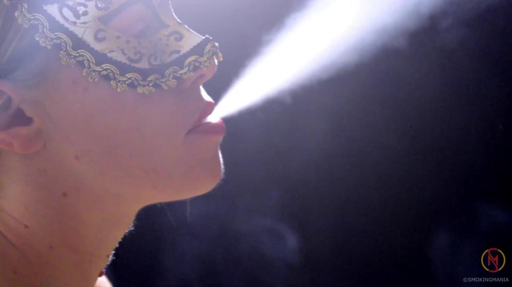 Smokingmania Eve 120S And Lipstick