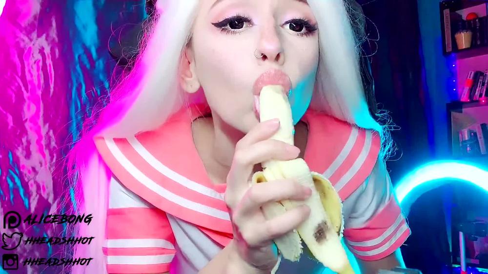 23 Schoolgirl Learns To Do Blowjob