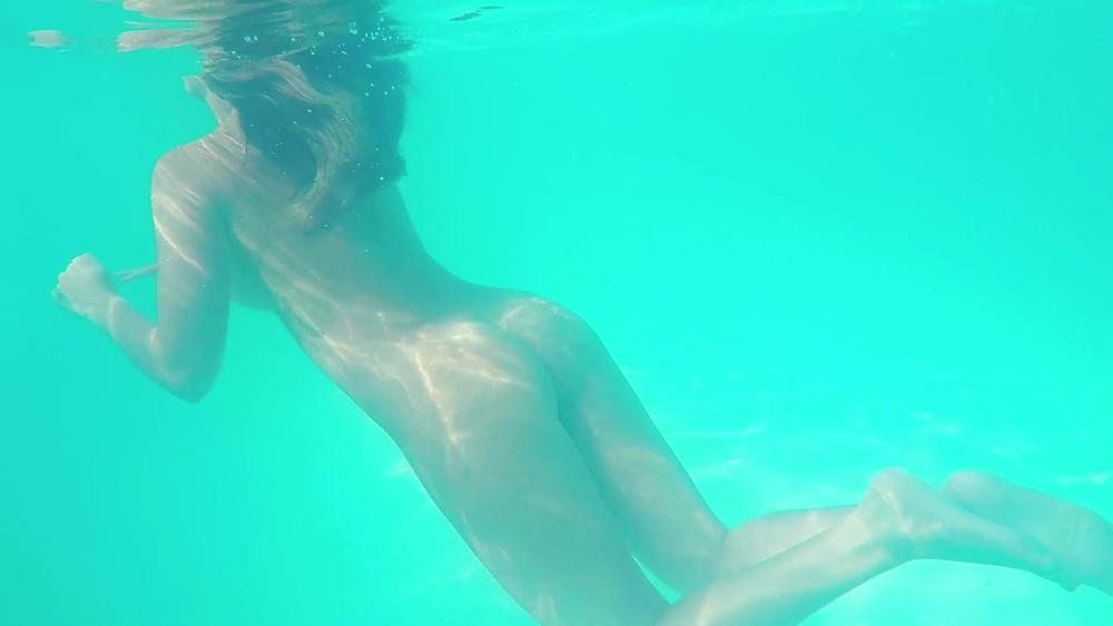 Holly Peers - Skinny Dip